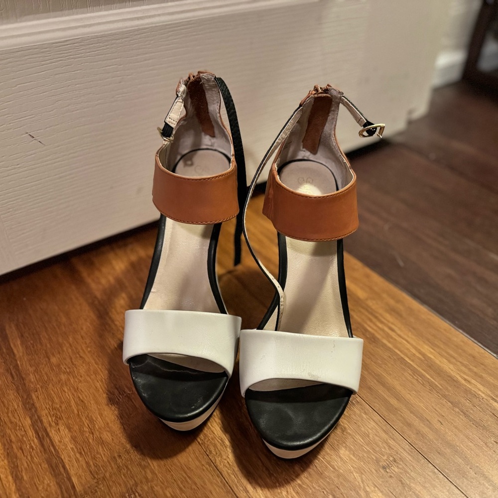 Seychelles Wedge Sandal (Black/White/Beige)
